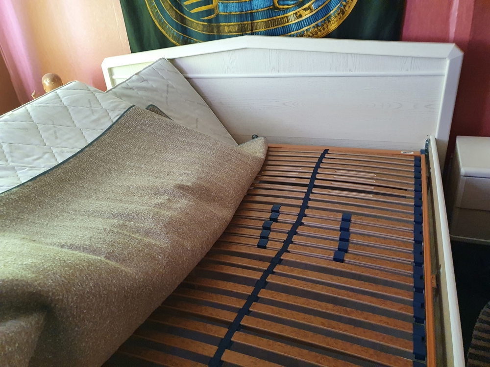 Senioren - Doppelbett mit bequemen, hohem Einstieg. komplett.