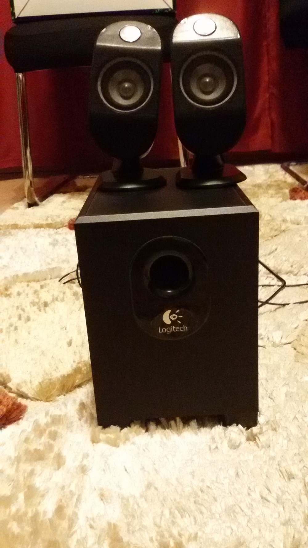 neuwertiges Logitech X-210 2.1 Lautsprecher System Loudspeaker PC Notebook