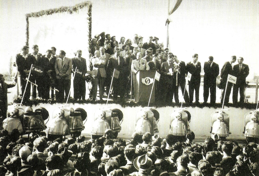 Goggo Motorenroller -1954 die Nationalmannschaft in Dingolfing