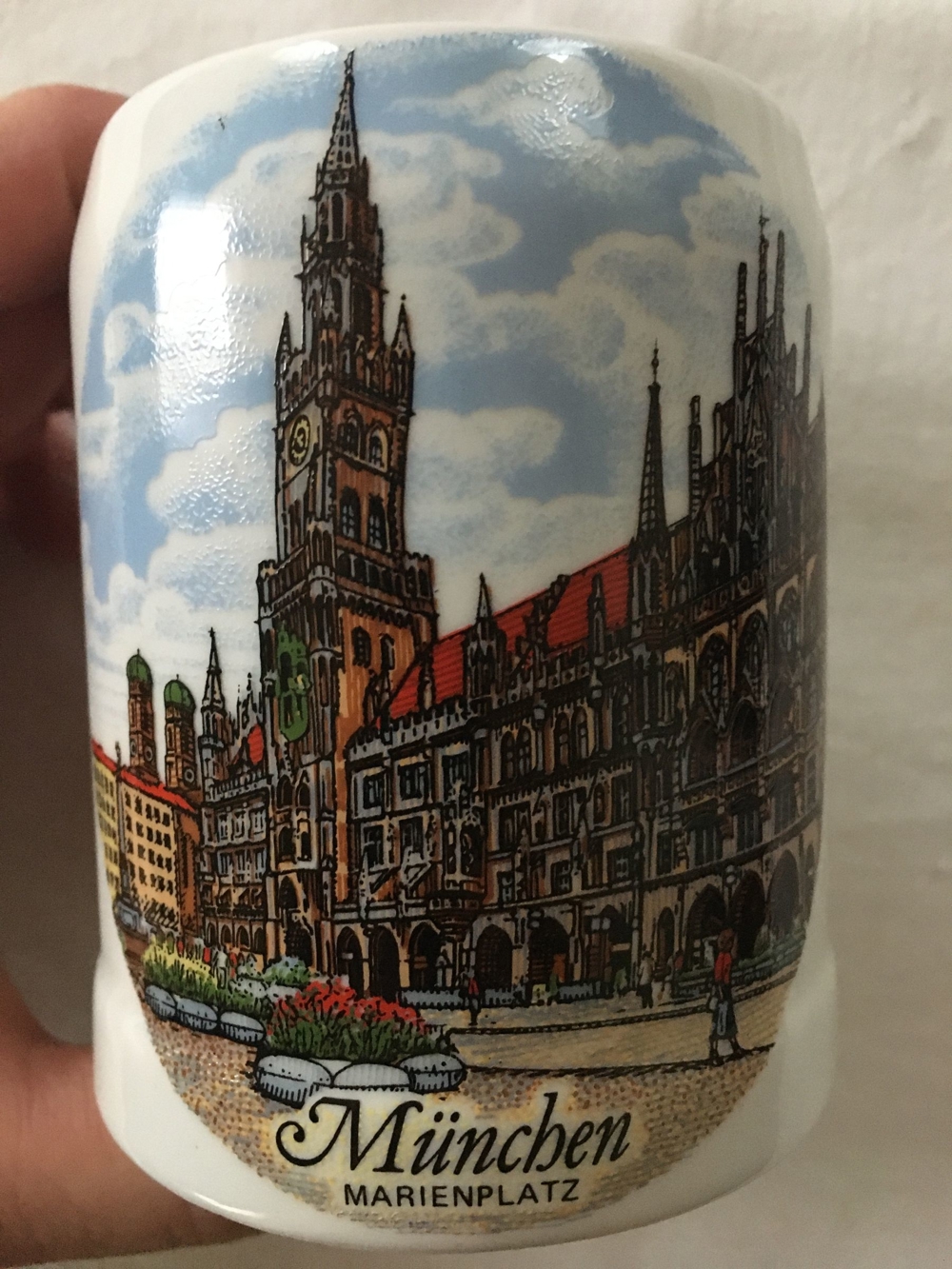 München Marienplatz kleiner Bierkrug Krug Bier