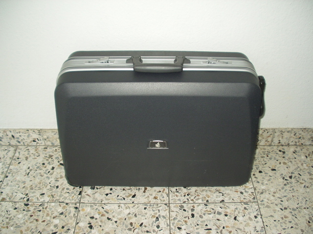 Neuwertiger Hartschalen-Koffer sauber und gepflegt mit Rollen