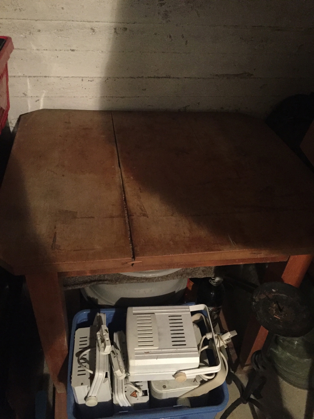 Tisch , rustikaler Holztisch massiv