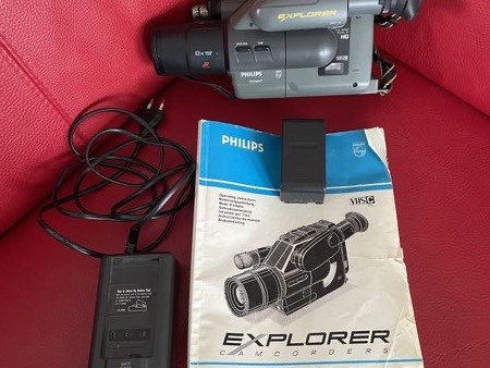 Philips Explorer VHS -C Kamera mit Ladegerätund Anleitung
