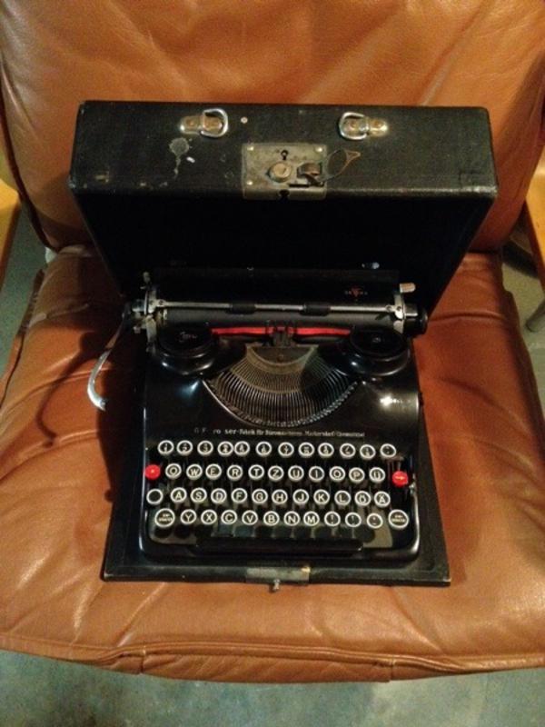 Schreibmaschine Groma schwarz im Koffer vollfunktionstüchtig