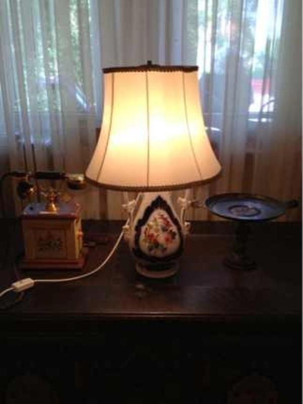 Tischlampe: alte Vase mit Schirm, sehr originell !!