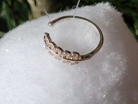 Schöner Ring S925 mit Bergkristall Steine. Neu und sehr günstig !