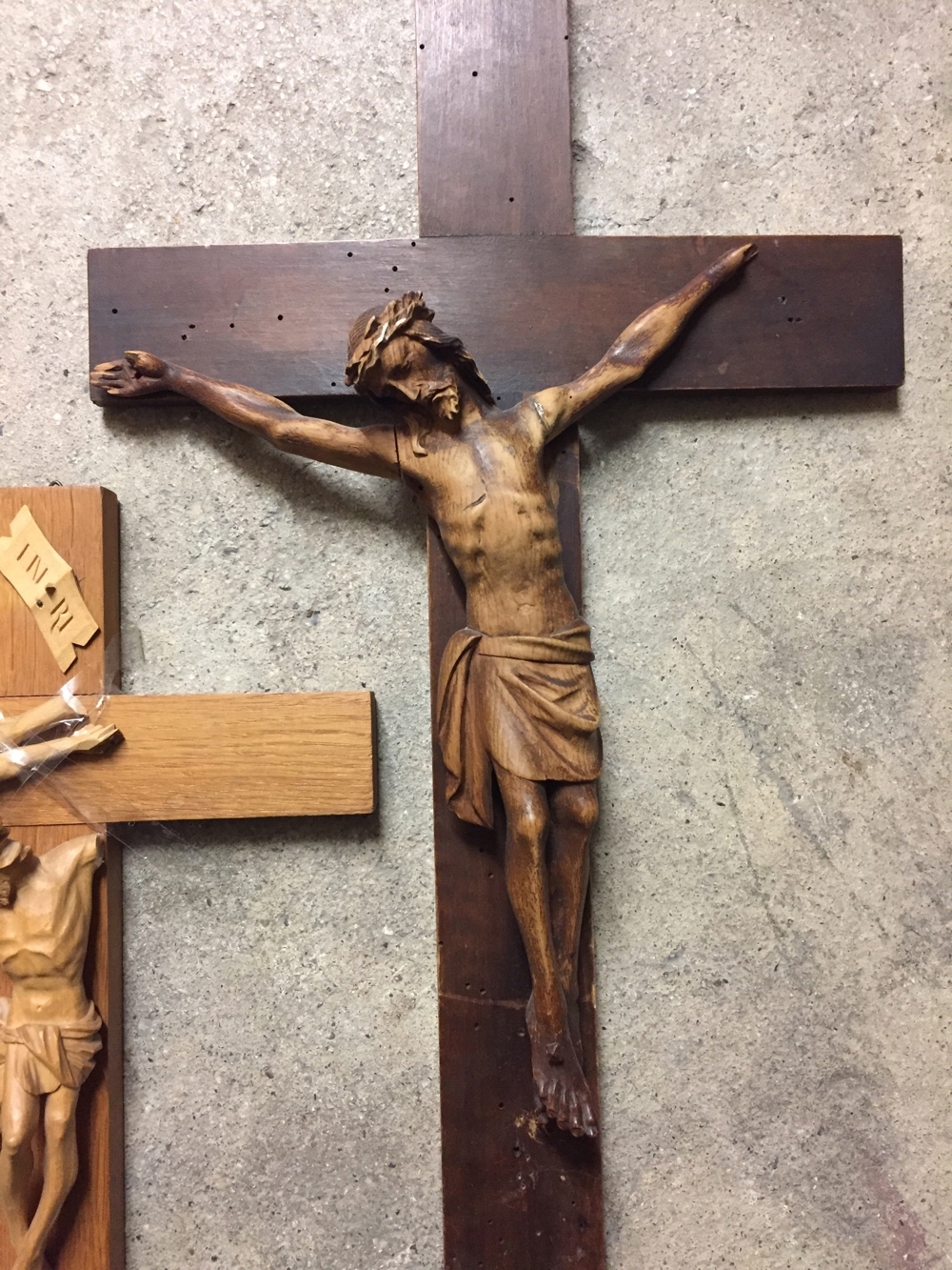 Kruzifixe 2 Stück Holz uralt Vintage
