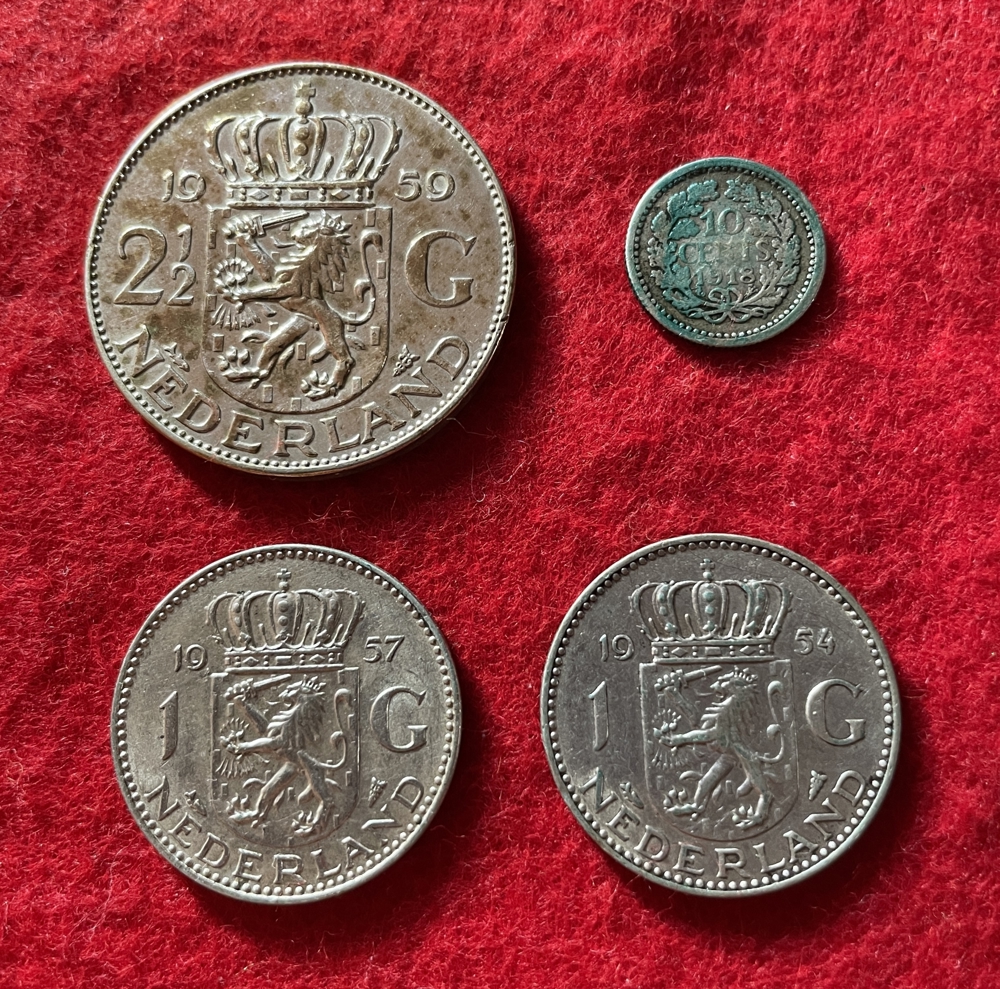 4 Silbermünzen Niederlande 2 1 2 Gulden, 2 x 1 Gulden, 10 Cents