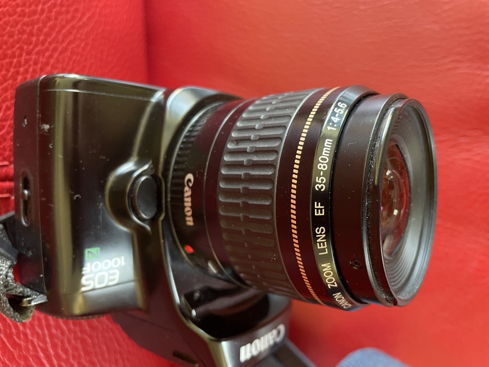 Canon EOS 1000F N mit Beschreibung ,Blitz, Tasche