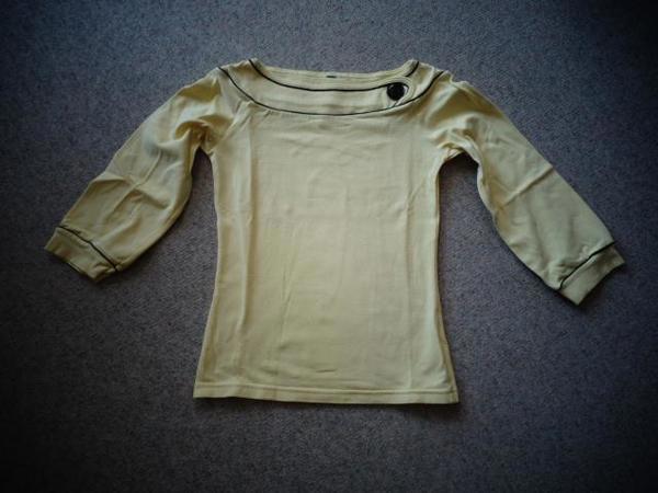 Damenbekleidung Shirt mit 3/4 Arm, Gr. 34, gelb mit schwarzem Knopf