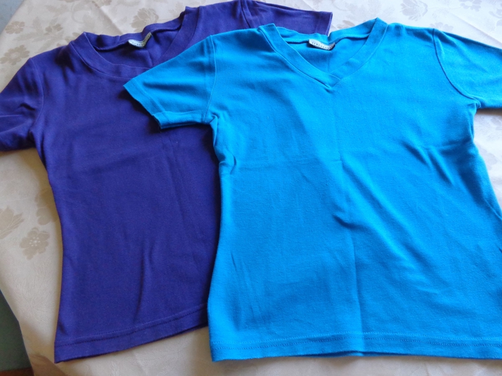 #Vintage - Shirts, T-Shirts, lila und blau, Gr. 36 bzw. ca. Gr. S, V-Ausschnitt, Clockhouse