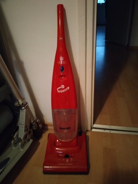 HOOVER Staubsauger - Spielzeug mit realistischer Funktion