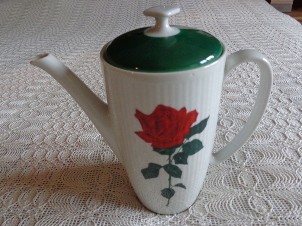 Vintage - Kaffeekanne, weiß/rot/grün H ca. 22 cm