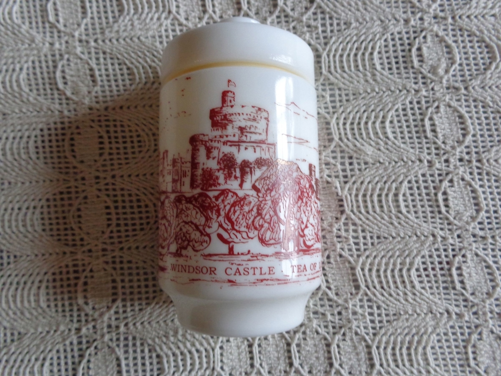 Vintage - Haushalt - Teedose - Milchkännchen, je Stück 2,00 Euro