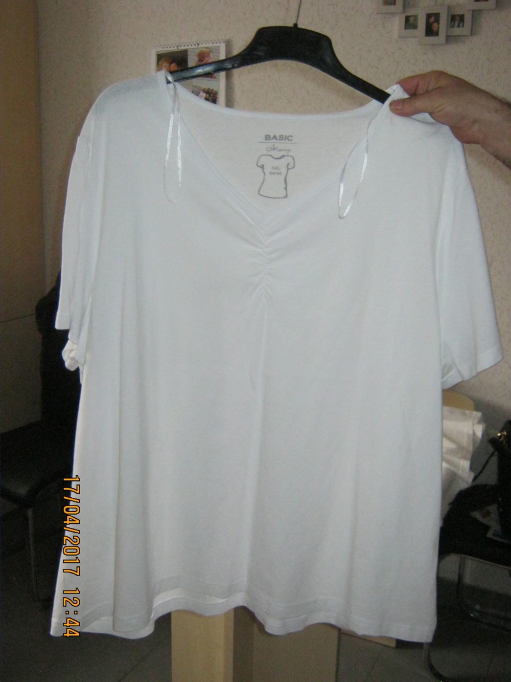 Größe 5XL Weißes T-Shirt mit V-Ausschnitt