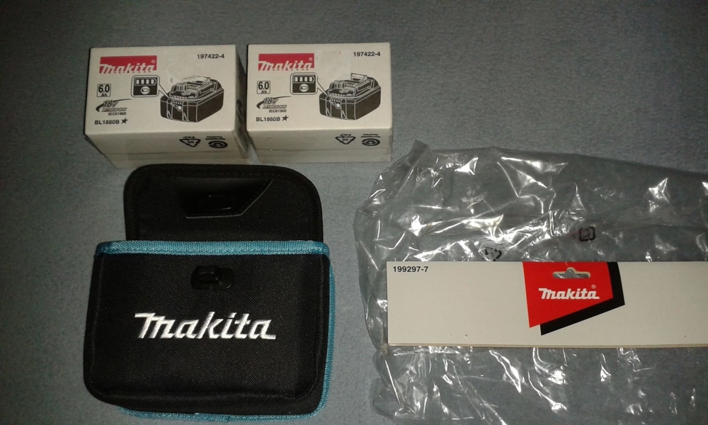 Makita Original 2 x 1860B mit LED + Akkutasche Doppel-Batterie-Tasche für 2 Akkus 18V neu