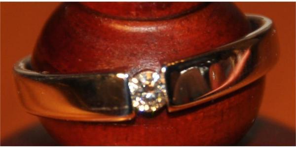 Wunderschöner Solitaire Brilliantring neuwertig Ring Gold Brilliant Schmuck Edelmetall Silber Design