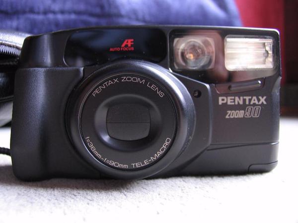 Pentax Zoom90 Kleinbildkamera, technisch und optisch in gutem Zustand. Foto Film Dia