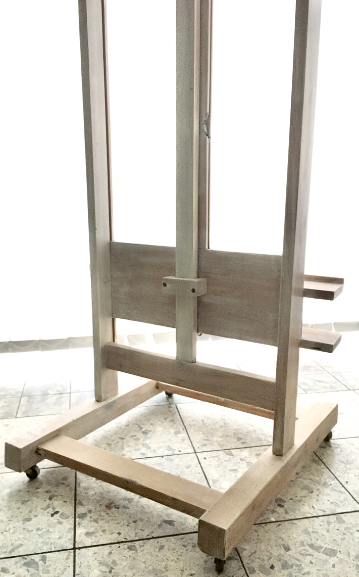 Staffelei aus Voll-Holz +Ablagefach