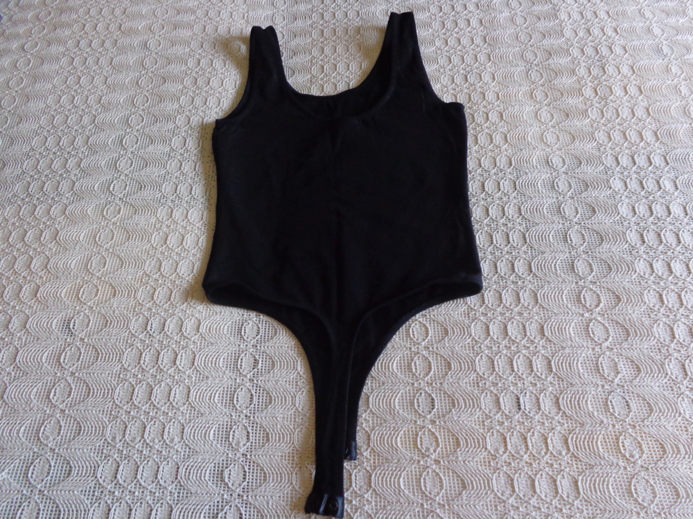 Einteiler, Body, Gr. S bzw. ca. Gr. 36, schwarz, Marke: Noisy May