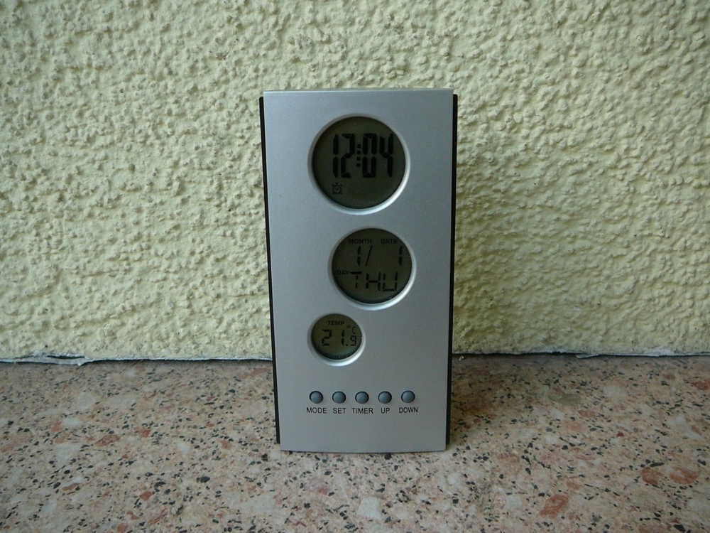 LCD-Uhr Wecker und Reisewecker mit Temperatur
