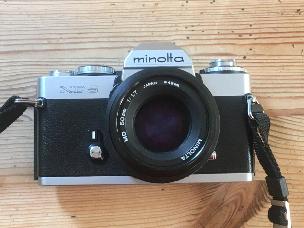 Spiegelreflex-Kamera Minolta XD5 mit 3 Objektiven, Blitzgerät und Fototasche