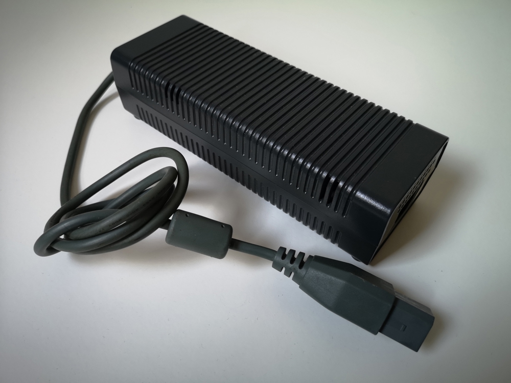 Original Microsoft XBOX 360 Netzteil AC-Adapter Mod. PE-2151-02MK