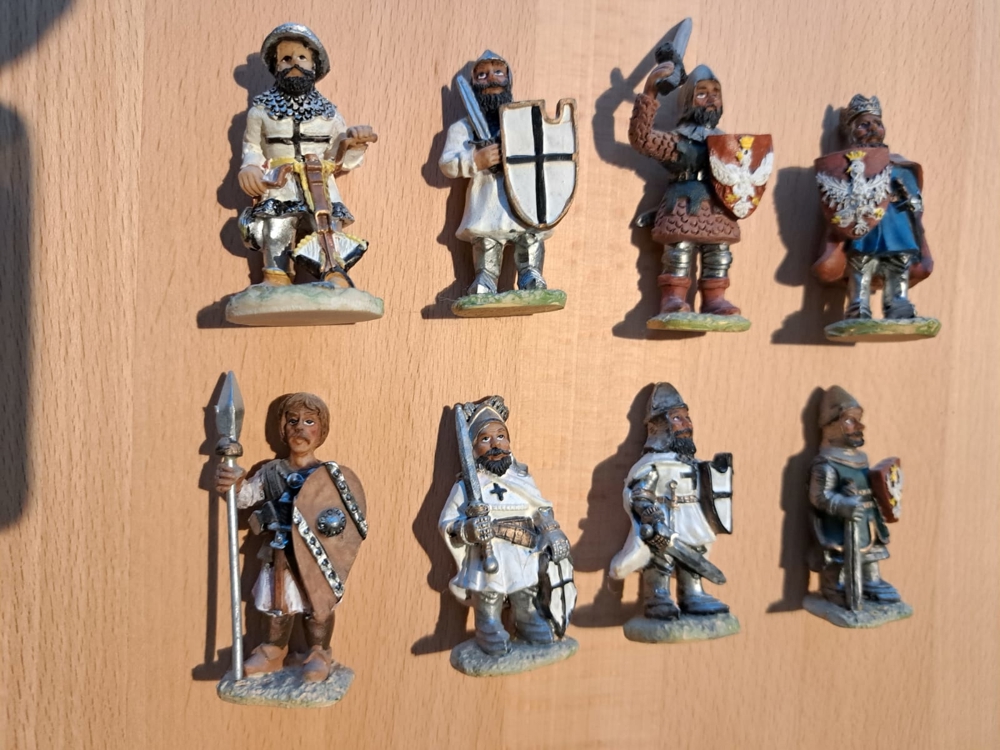 8 Ritterfiguren aus Malbork/ Marienburg zu verkaufen
