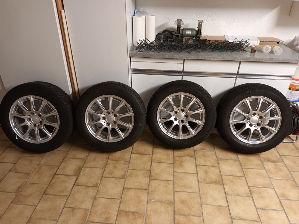 Winterreifen (205 60 R16) für Mercedes C-Klasse Kombi, S205