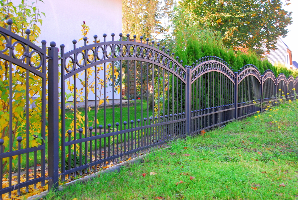 Zaun aus Polen geschmiedeter Stahl Zäune Gartenzäune Gartenzaun Aluminium Tore Gartentore Gatter