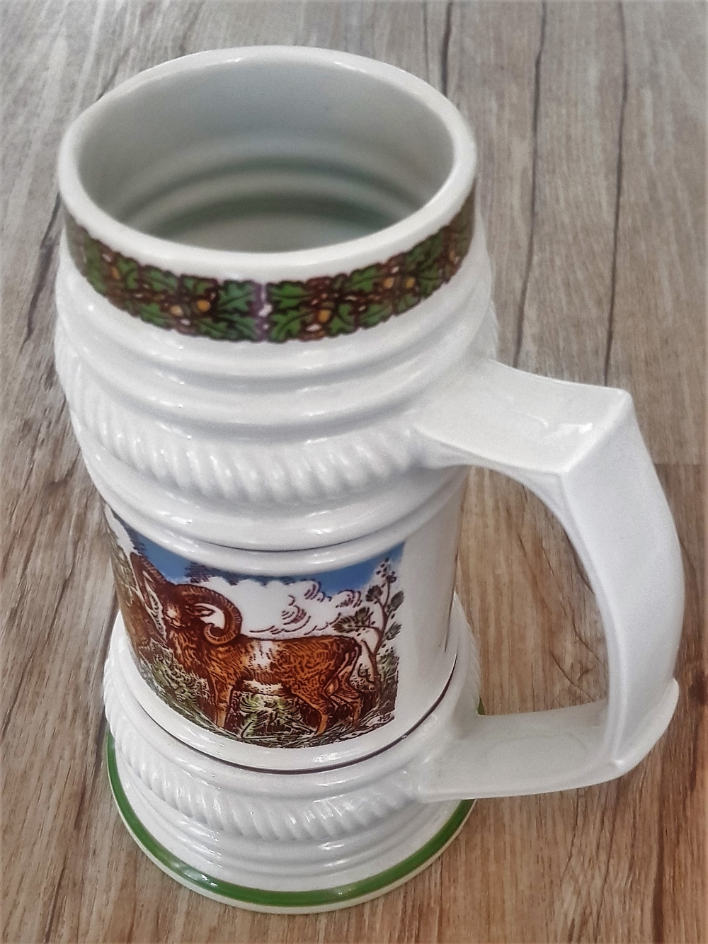 alter Porzellan-Bierkrug mit Jagd-Motiv (Lettin 21)