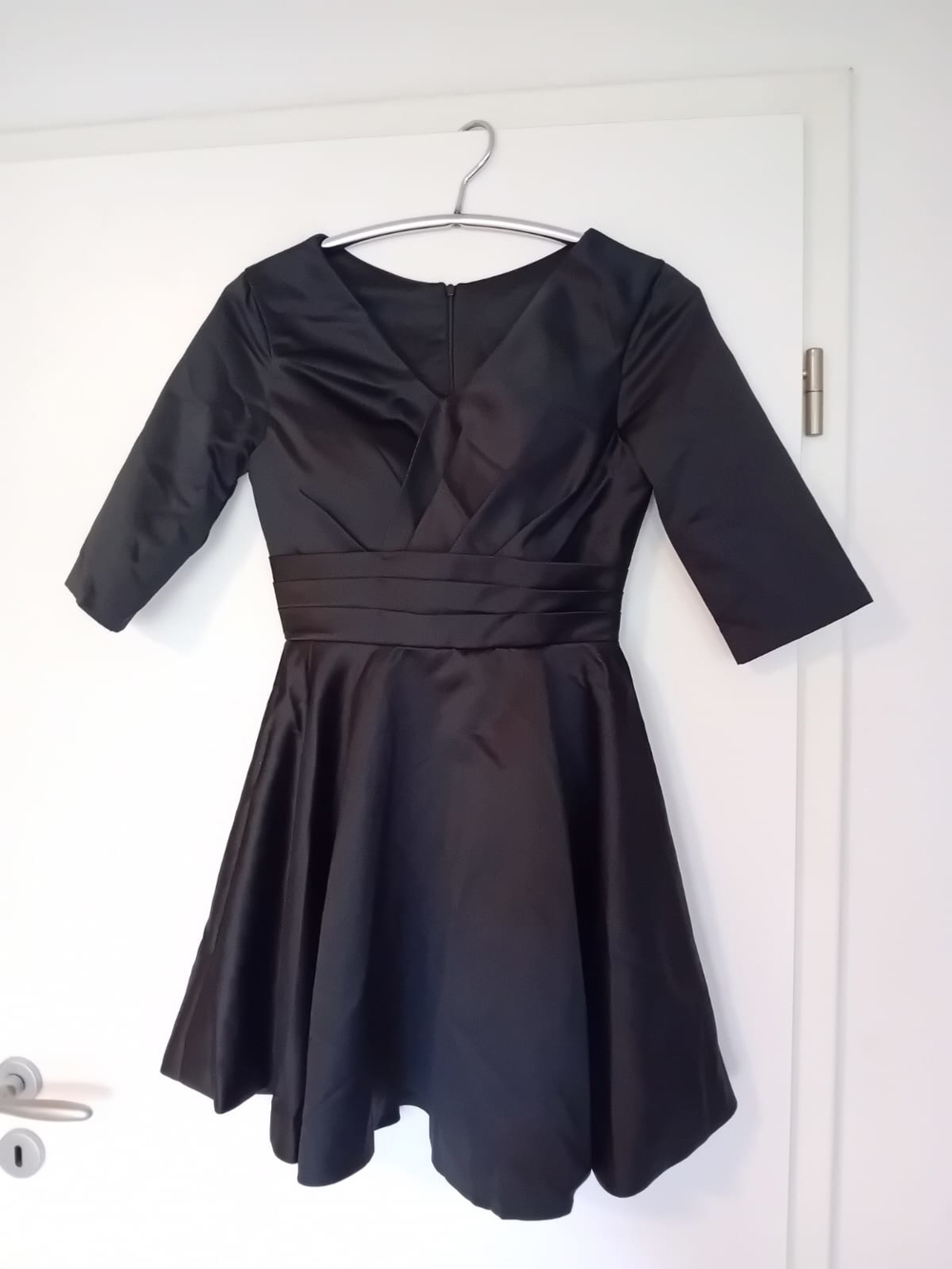 Kleid Abiballkleid, Satin, einfarbig schwarz, schlicht, kurz, A-Linie, V-Ausschnitt ,1 2 Ärmel