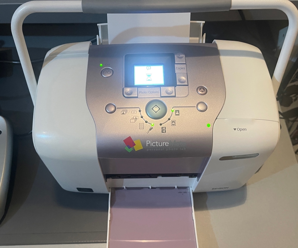 Drucker Epson PictureMate 100 - sehr handlicher Fotodrucker für unterwegs