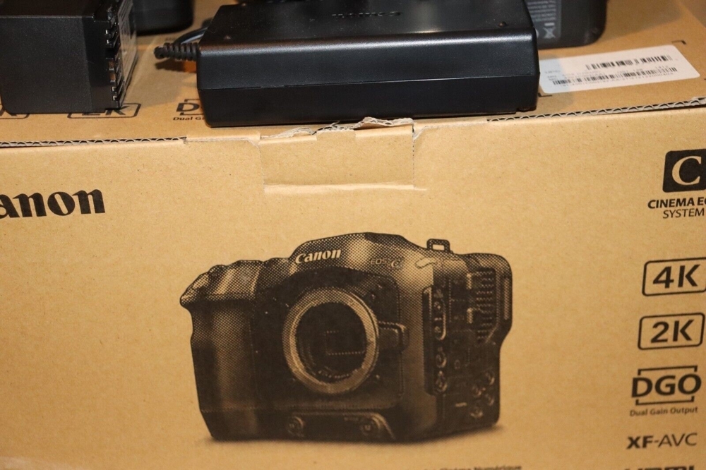 Canon EOS C70 Cinema Camera 2 Akkus, 256 sd Karte, Videoleuchte, Speed Booster