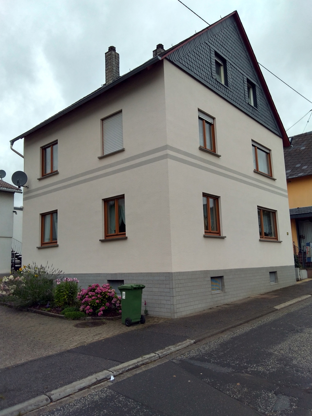 Wohnhaus in Beltheim 120 m2, Grundstück 1980 m2, Garten - Weideland 14 a