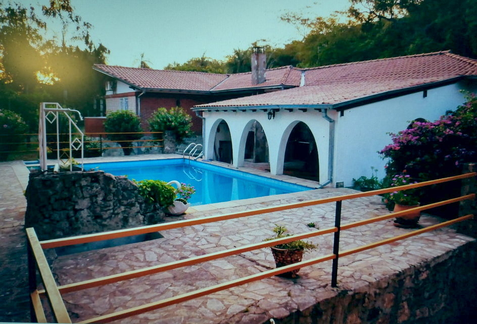 Zwei Häuser mit Pool und großem Grundstück in Pirayu / Paraguay