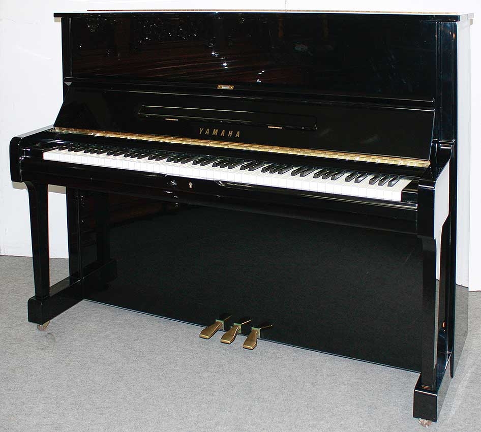 Klavier Yamaha U1, 121 cm, schwarz poliert, Nr. 4364002, 5 Jahre Garantie