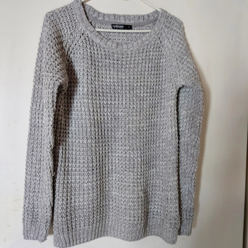 Pullover in grau