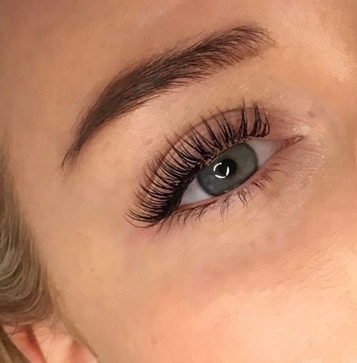 professionelle Wimpernverlängerung Mady Beauty Concept
