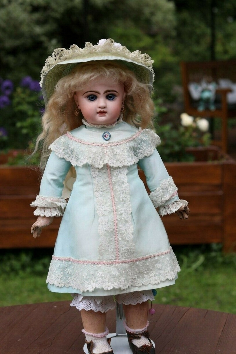 Outstanding Jumeau doll by Emile Douillet 19 (47 cm)
