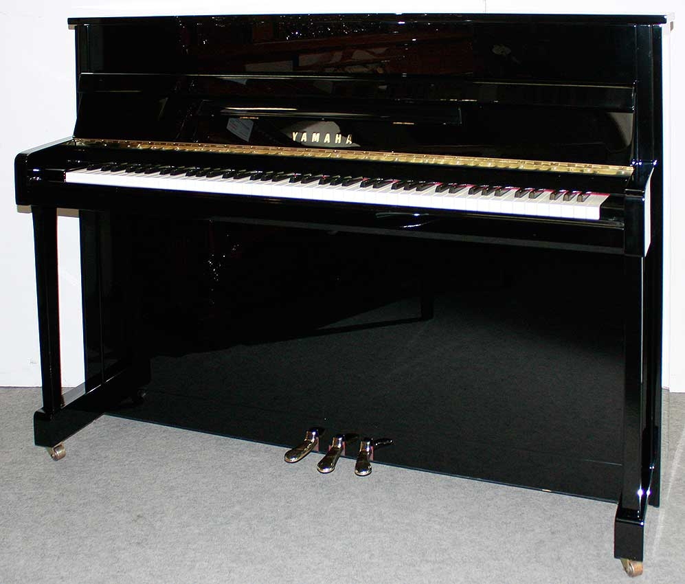 Klavier Yamaha B2, 113 cm, schwarz poliert, Baujahr 2008, 5 Jahre Garantie