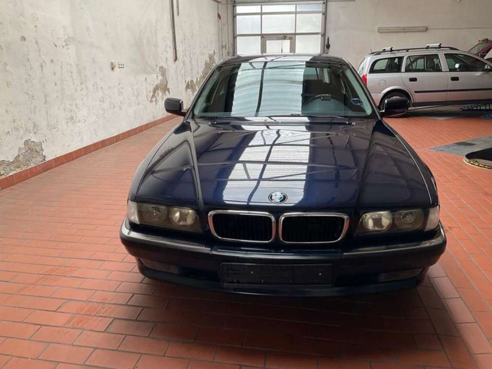 BMW 740 740i
