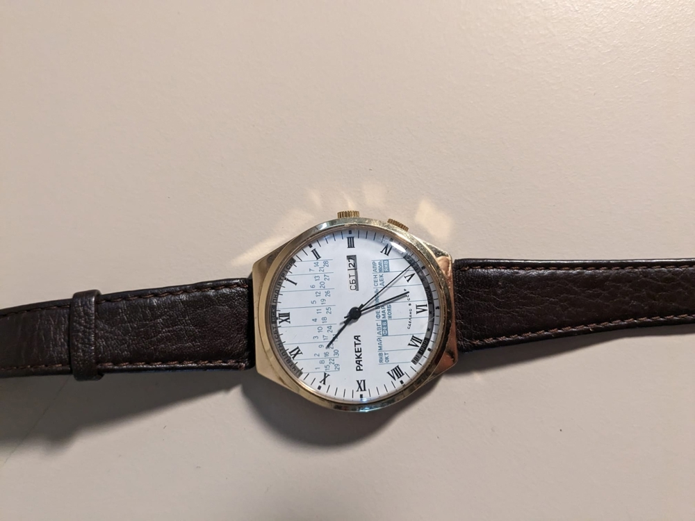 Russische Armbanduhr PAKETA