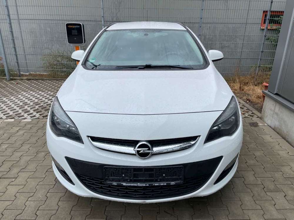 Opel Astra J Sports Tourer Edition Motor schaden