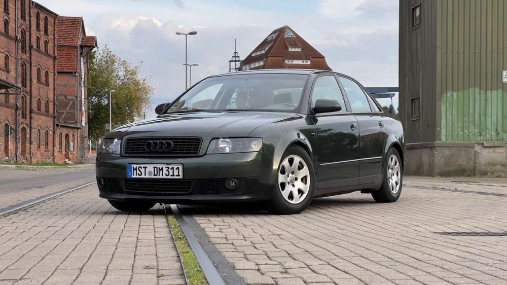 Audi A4 8E2 2.0 ALT