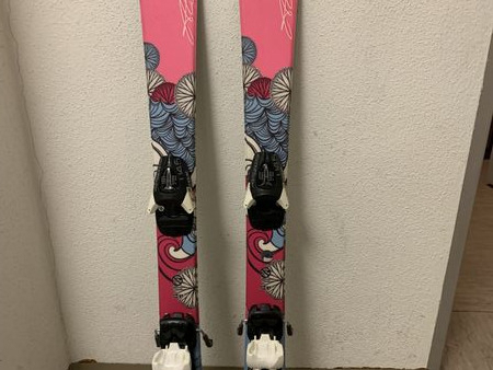 Kinder-Ski Atomic mit Bindung 100 cm und Stöcken 80 cm