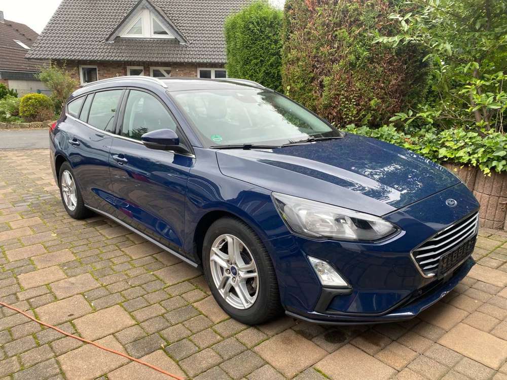 Ford Focus Cool  Connect mit Panoramadach