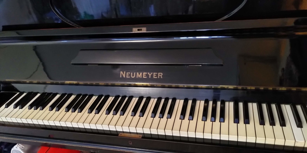 Klavier, Neumeyer, schwarz