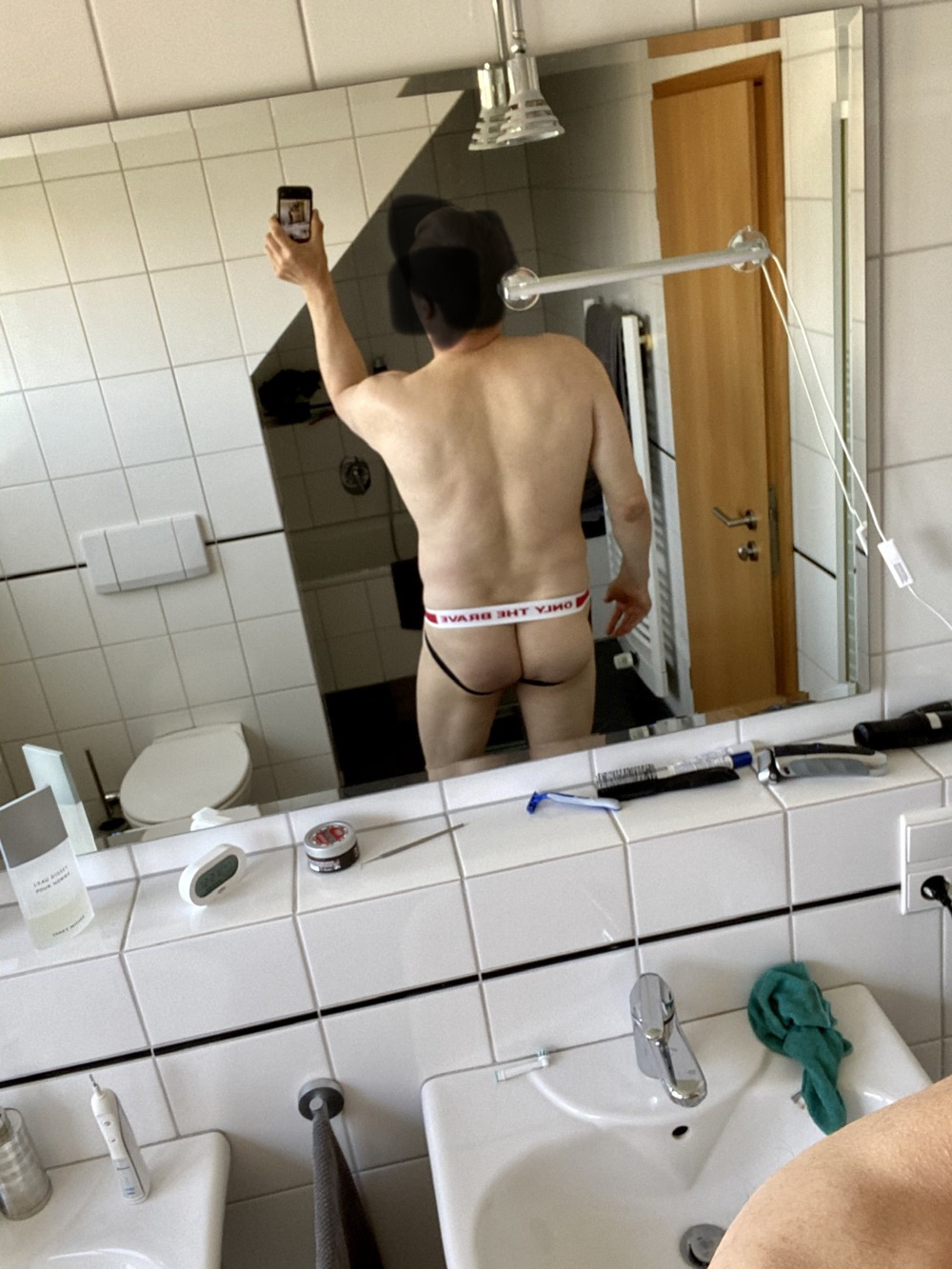 Devoter gehorsamer Mann sucht dominanten Mann bzw. Herrn