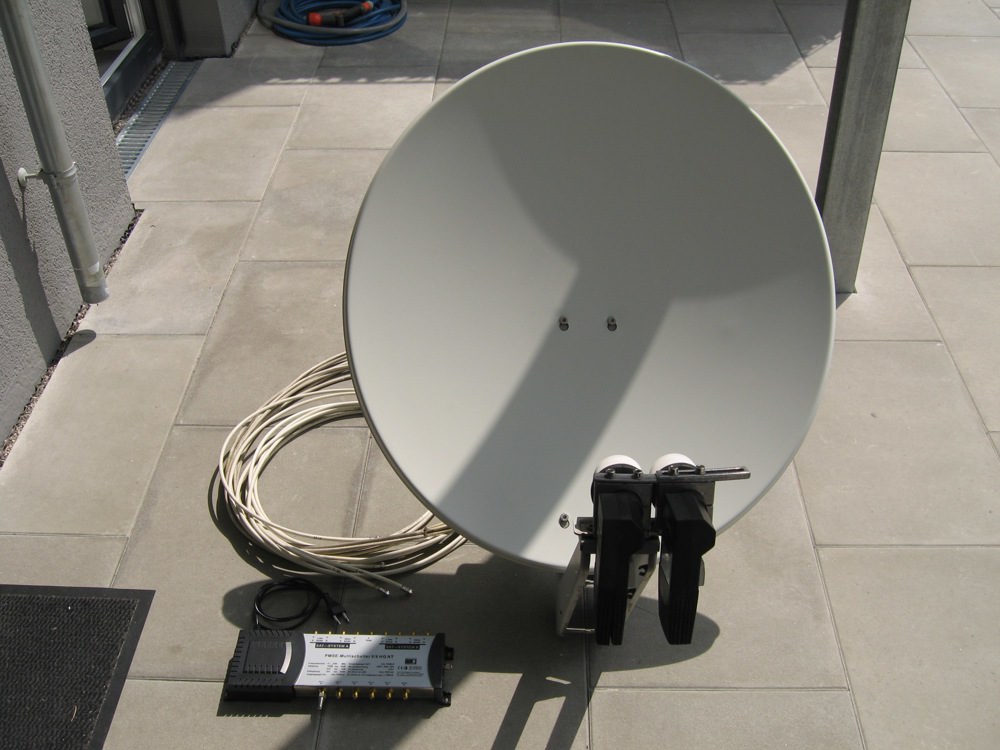 Multifeed-Satellitenanlage mit 80cm Kathreinspiegel